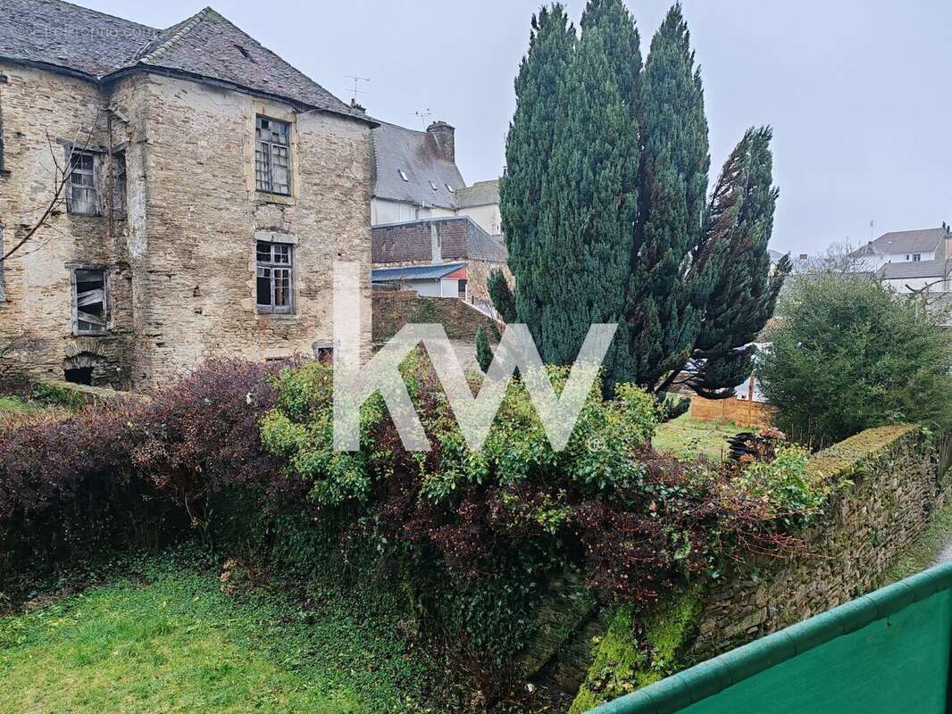 Commerce à SAINT-YRIEIX-LA-PERCHE