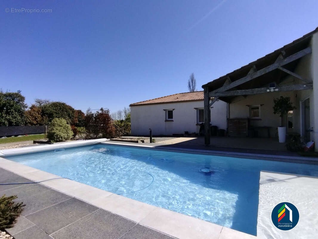 Maison à SAINTE-FLORENCE