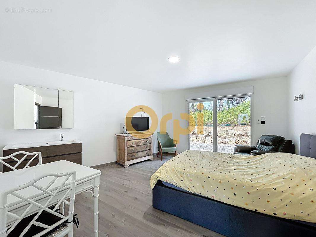 Maison à BAGNOLS-EN-FORET