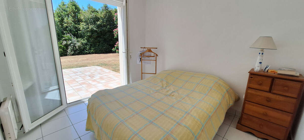 Fouesnant, Jolie maison de 4 chambres, sur un beau terrain arboré de 2000 m² ! - photo 8