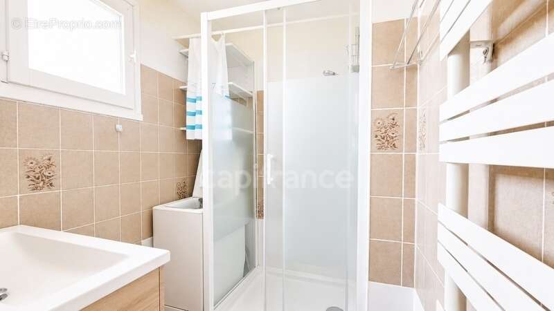 Appartement à vendre 4 pièces LA LONDE LES MAURES  CENTRE VILLE (83) - photo 7