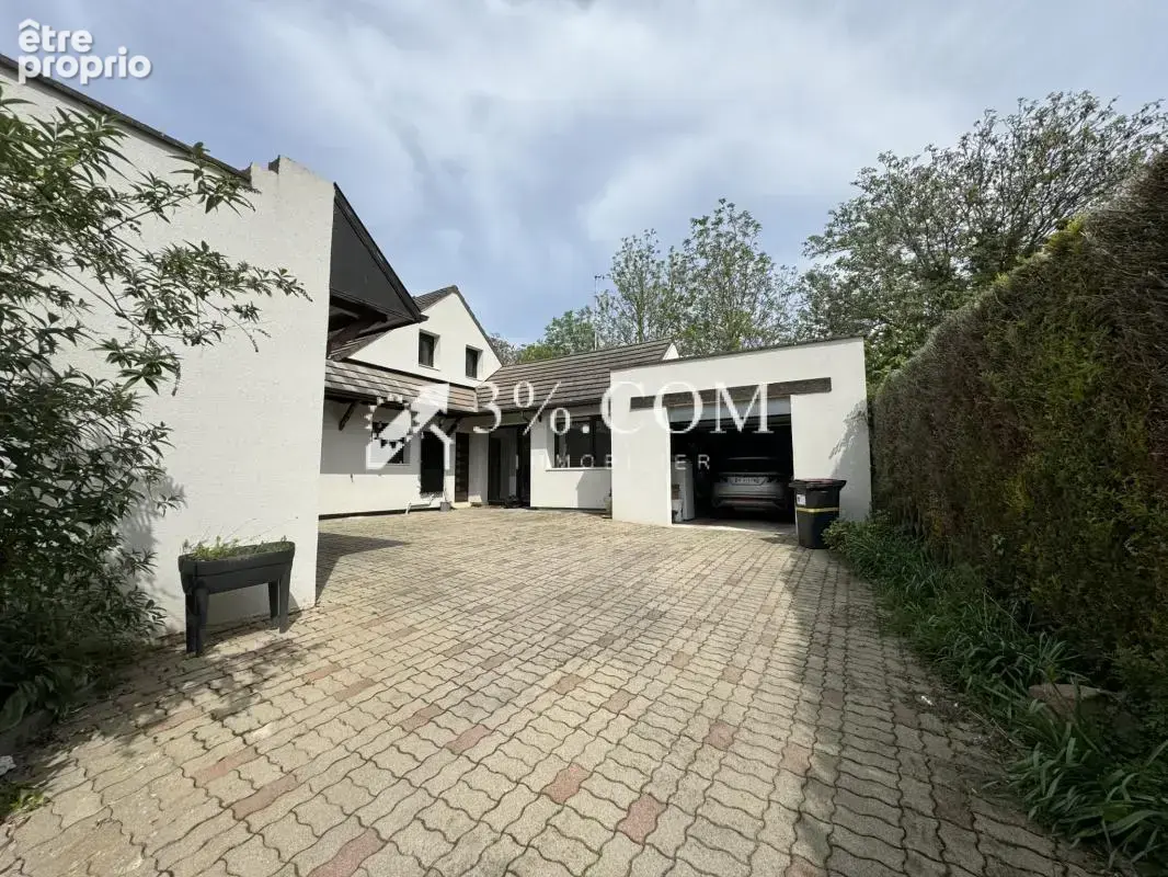 3%COM Belle maison avec 4 chambres- piscine et double garage - photo 10