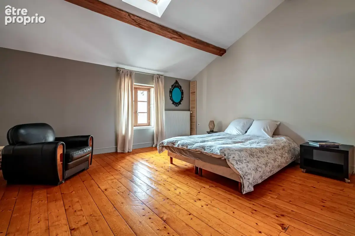 Maison de charme avec cour intérieure et cours d’eau paysager - photo 14