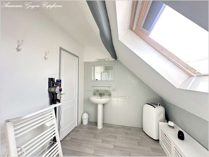 A vendre au centre de Landelles (28190) - longère rénovée de 165 m², 4 chambres, terrain clos de 900 m² - photo 16