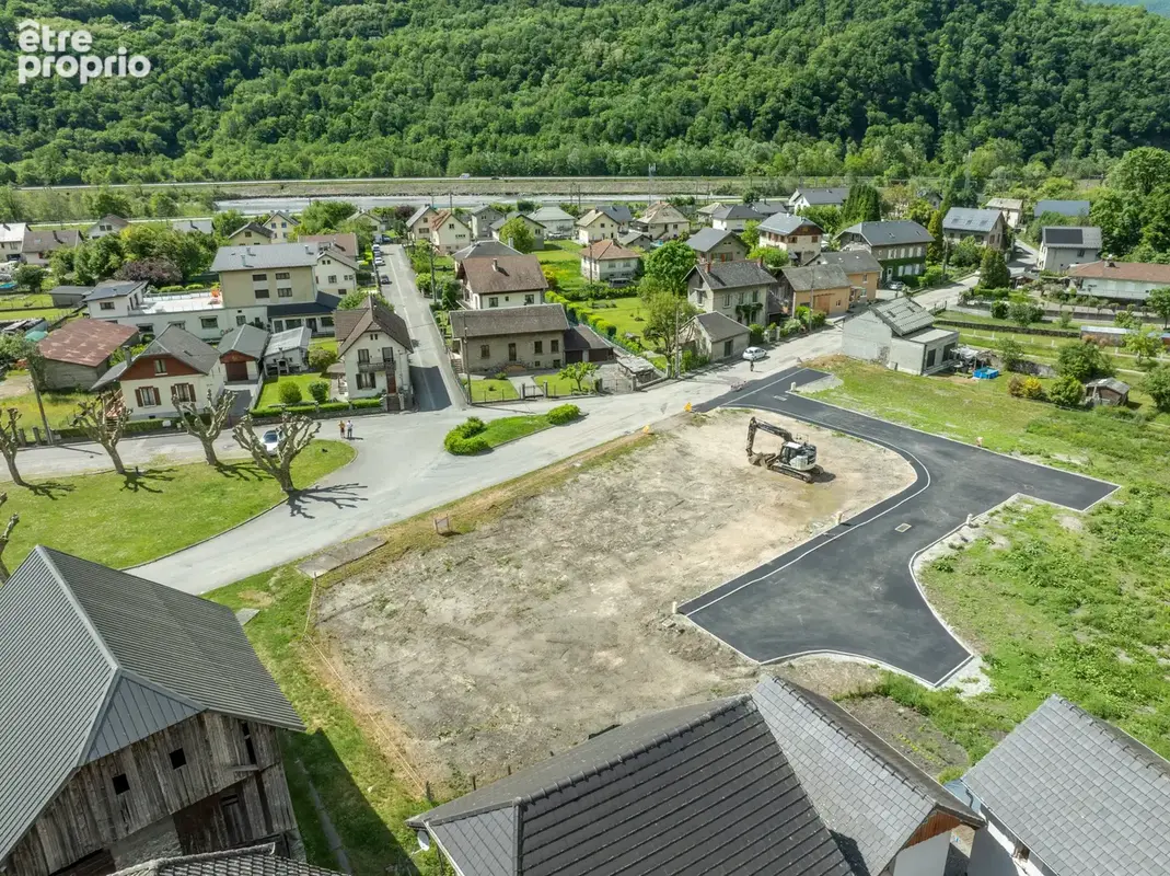 Lot 6 - terrain constructible viabilise, libre de constructeur et plat de 378 m2. - photo 2