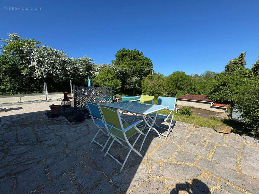 Maison à BUSSIERE-POITEVINE