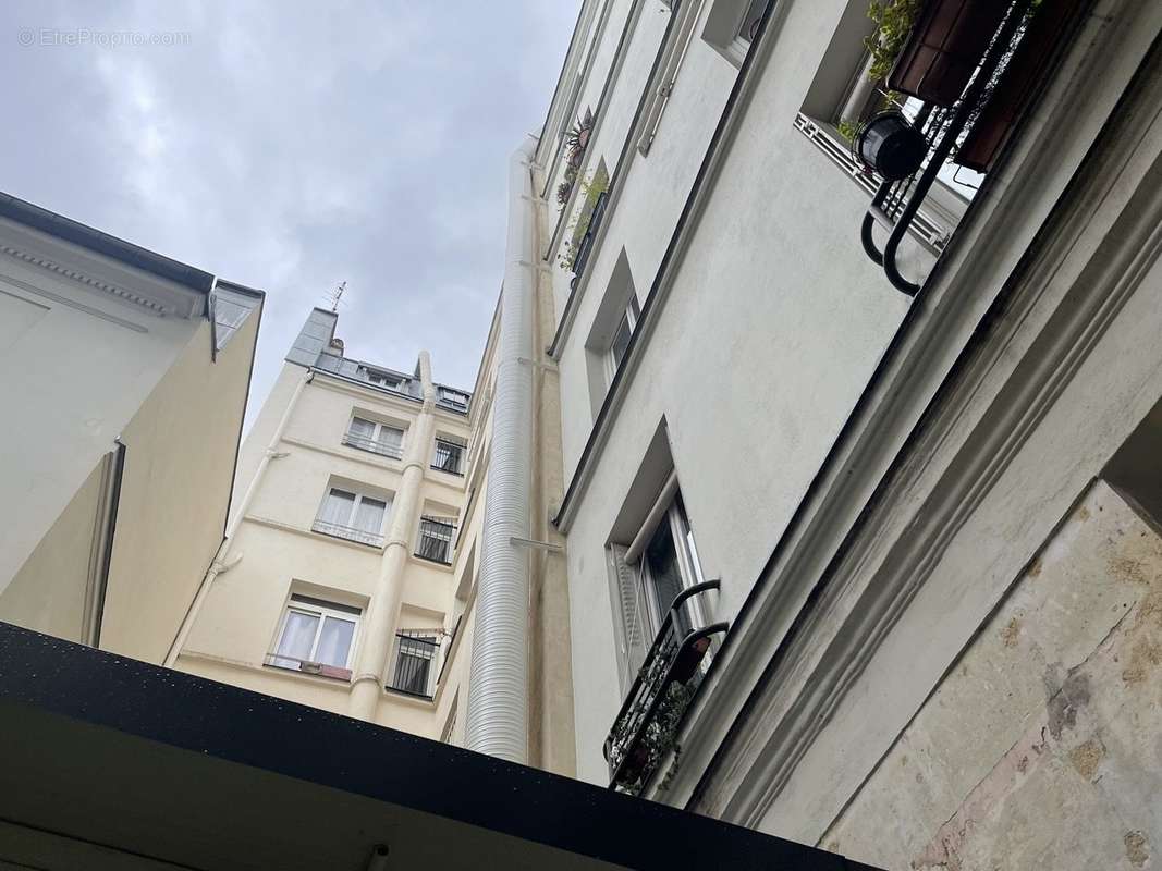 90 m² à Paris-10e  - photo 2