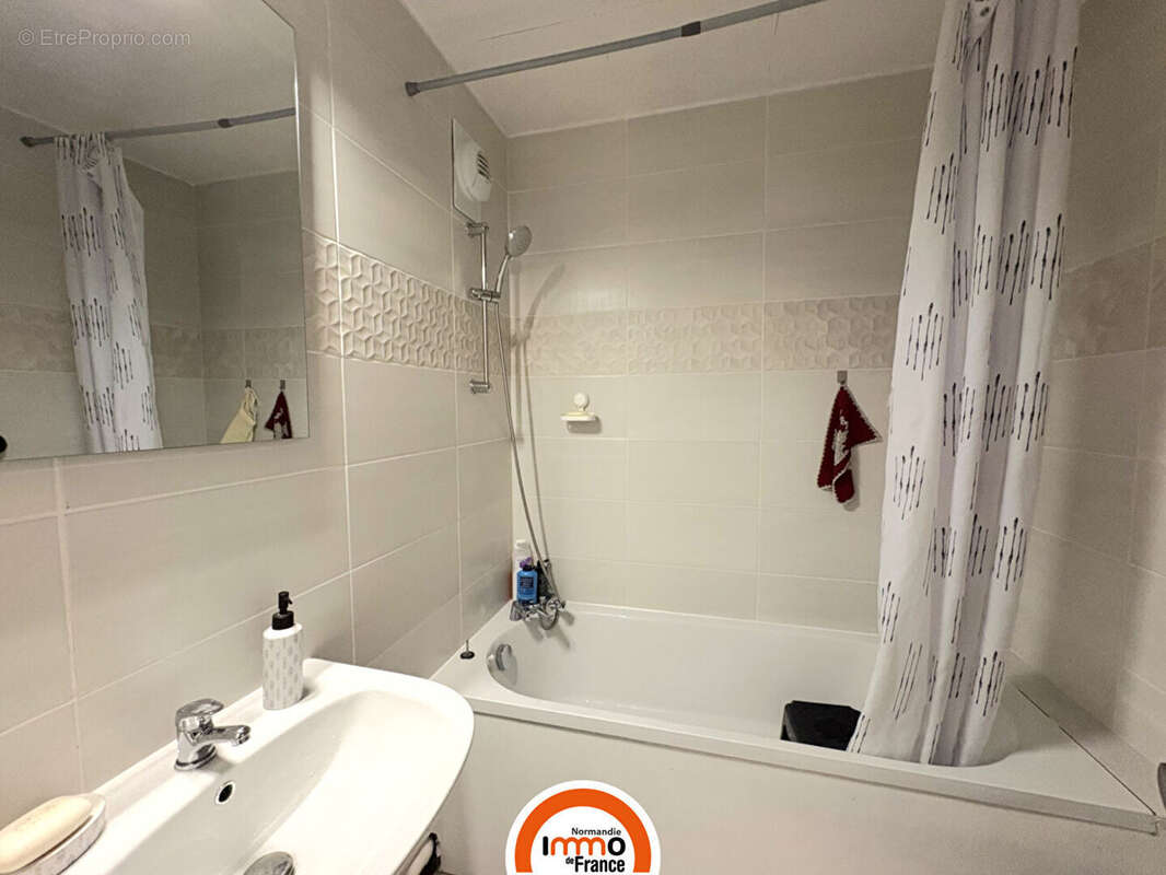 Appartement 69 m² - 2 chambres - Balcon - Ascenseur - DPE C - photo 2