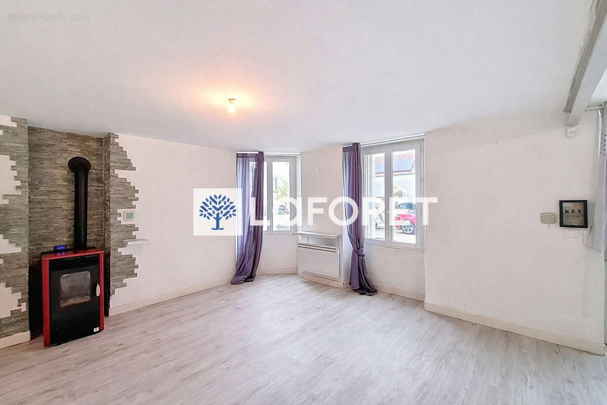 Maison à JOUY-LE-CHATEL