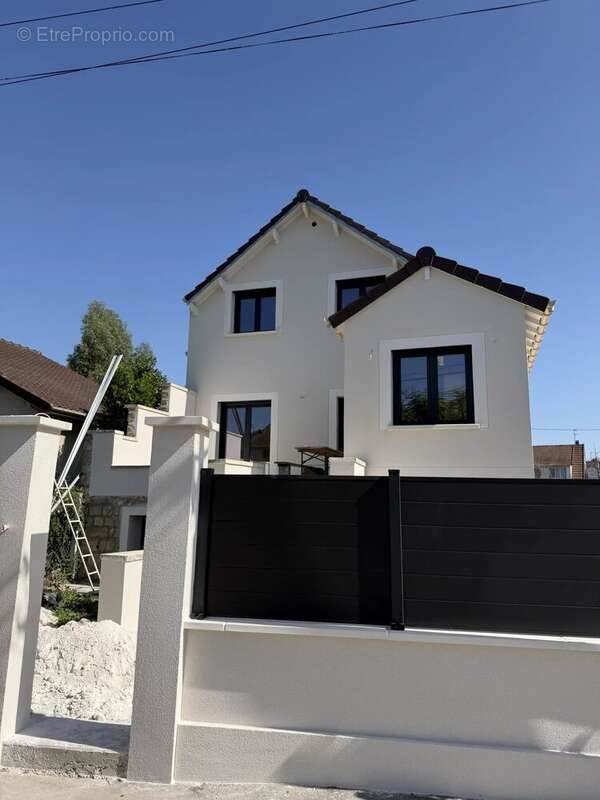 Maison à SARTROUVILLE