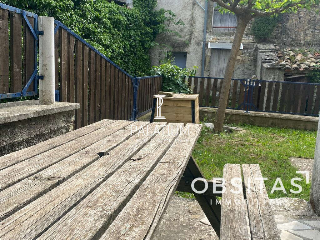 Maison à ONGLES