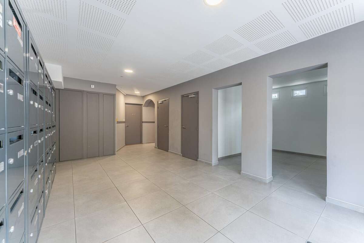 Appartement 15 m² à Pierre-Benite  - photo 6