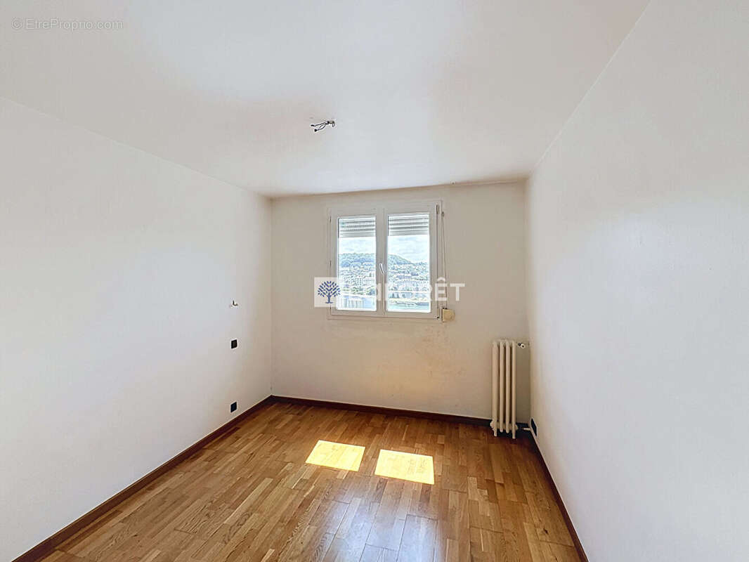 Appartement F4 avec balcon Vue mer et ville - photo 10