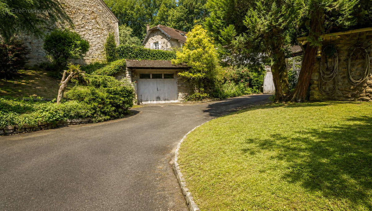 Maison à JUZIERS
