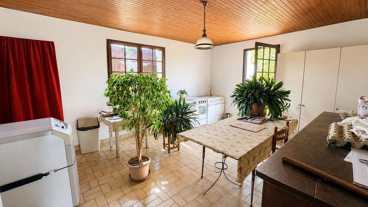 Maison 75 m² à Jumilhac-Le-Grand  - photo 9