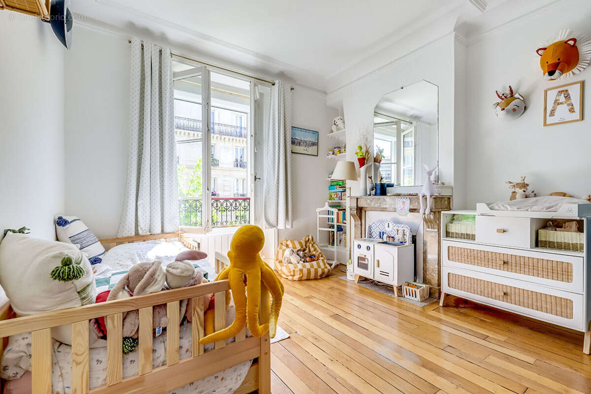 Appartement à PARIS-17E