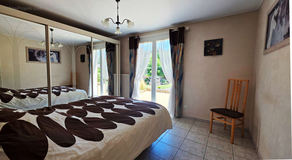 Maison à SAINT-PIERRE-DE-CHANDIEU