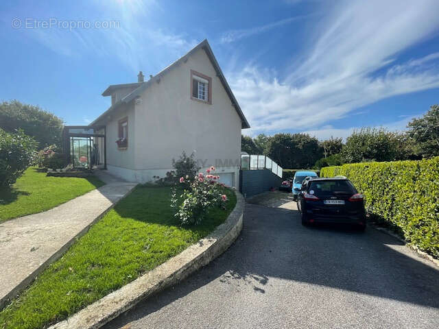 Maison à GREGES