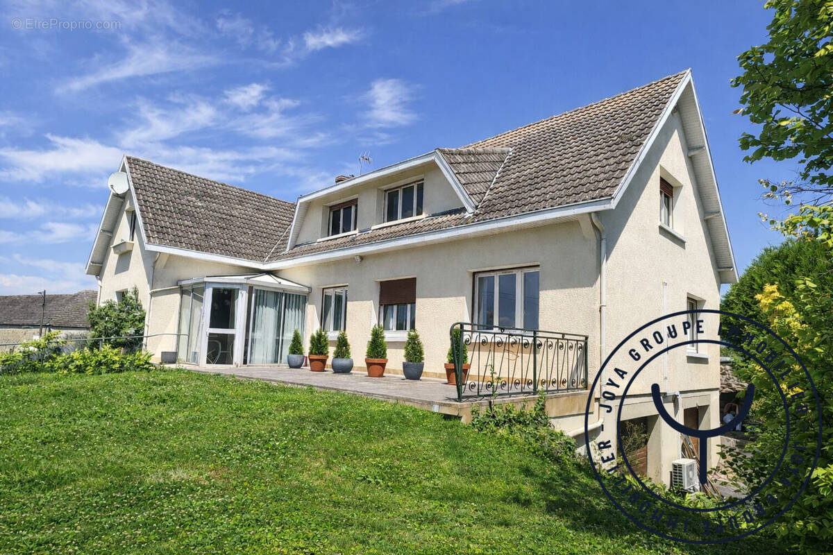 Maison à SAINT-LOUP-DE-BUFFIGNY