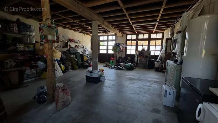 À vendre : maison de campagne de T4, jardins,  granges à Droux (87) - photo 8