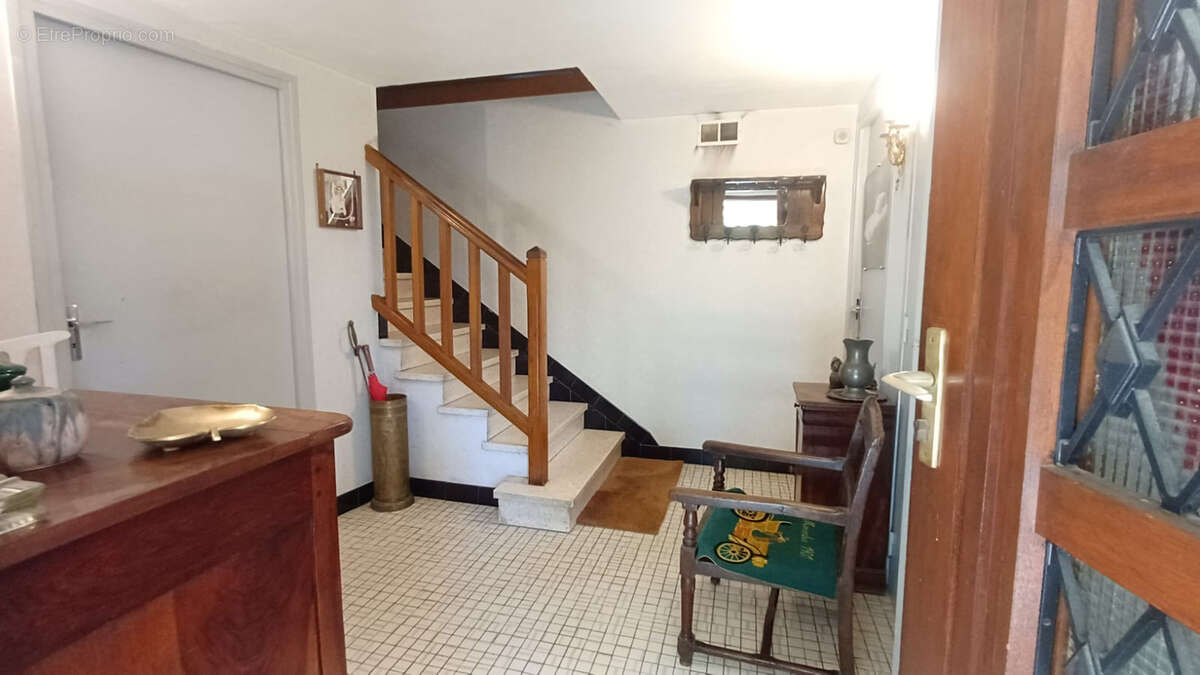 Maison à CREUZIER-LE-VIEUX