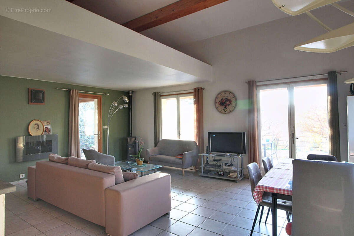 Maison à ENTRECASTEAUX