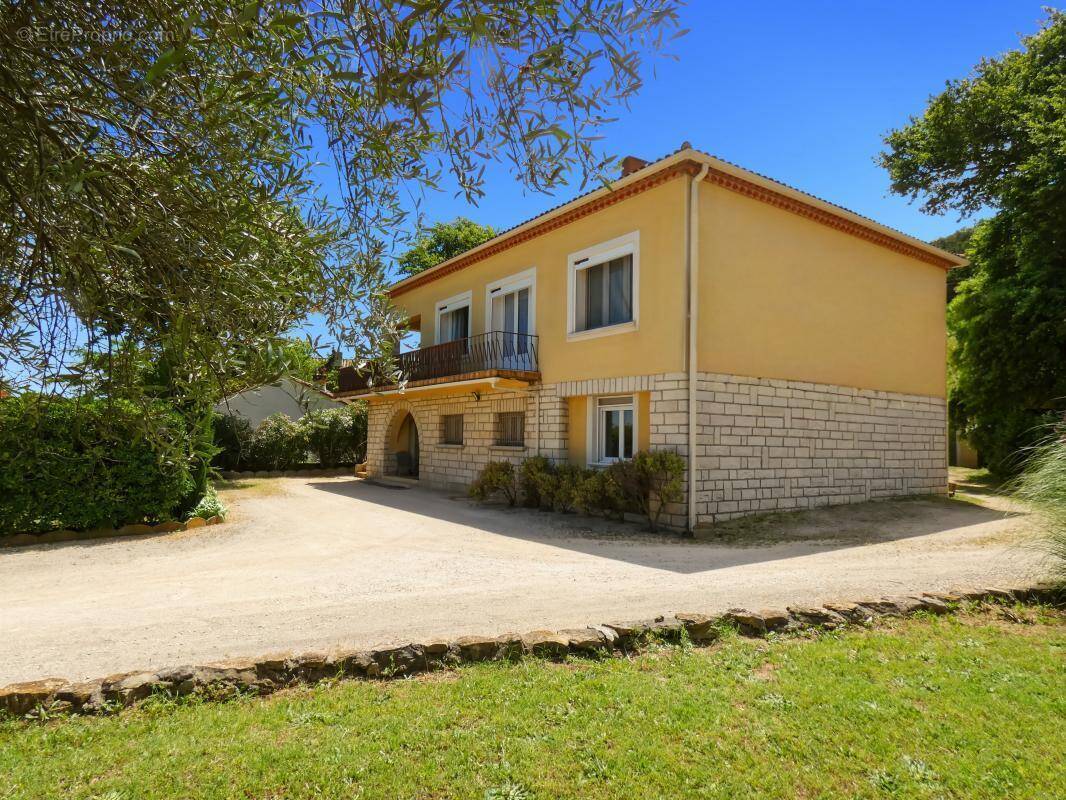 Maison à LAUDUN-L'ARDOISE