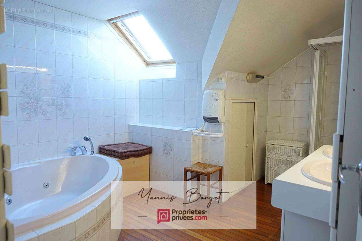 Maison à LES BROUZILS