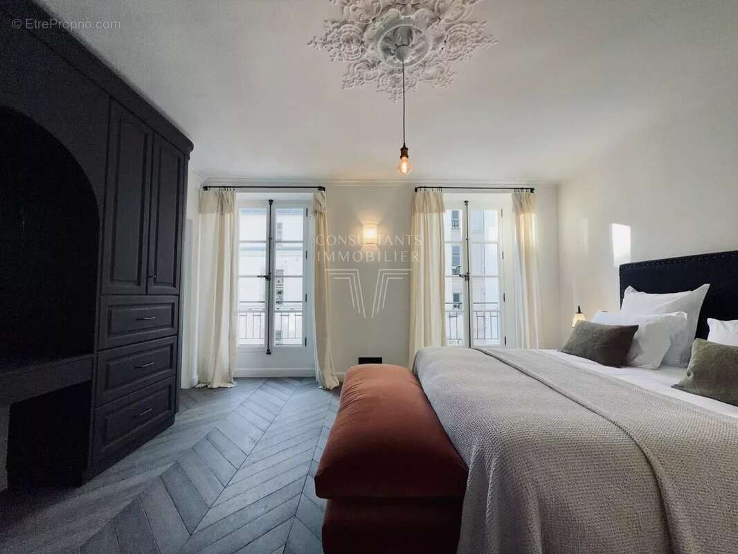 Appartement à PARIS-7E