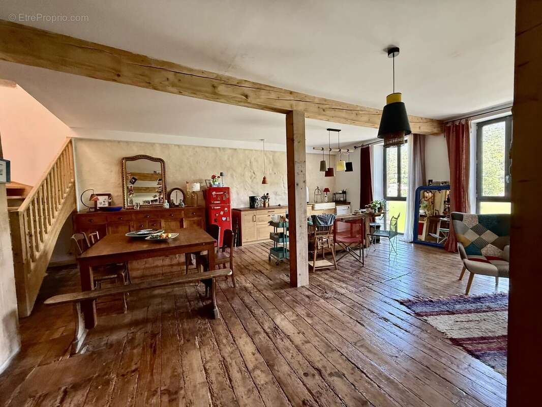 Maison à FEUILLA