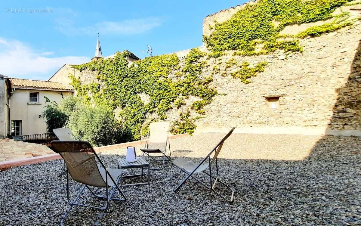 Maison à LA ROQUE-D'ANTHERON
