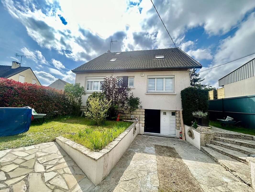 Maison à CHAMPS-SUR-MARNE