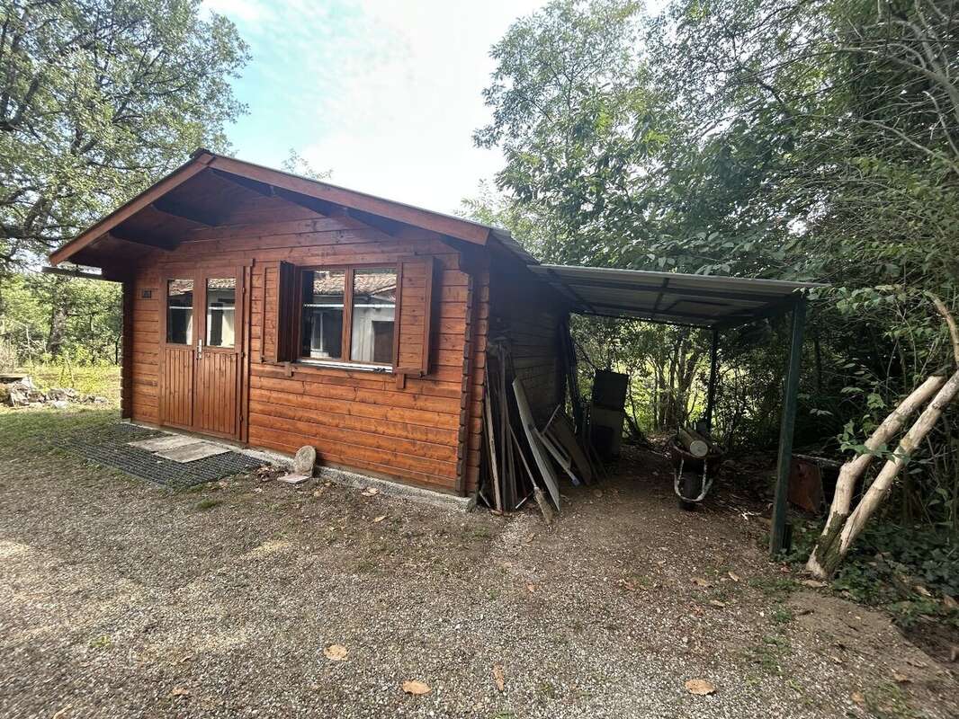 Maison de plain-pied avec dépendances et 1,5ha de terrain - photo 14
