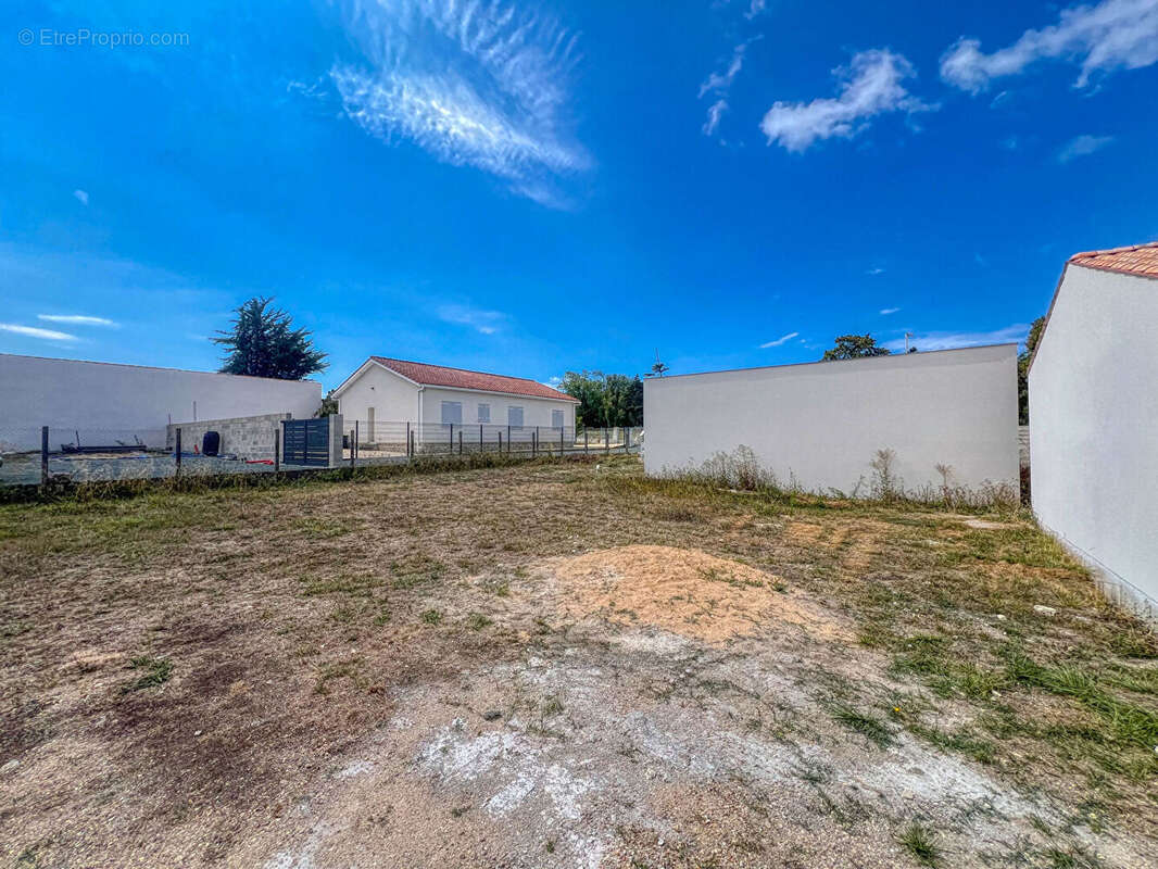 SAINT-SULPICE-DE-ROYAN ? Terrain à bâtir d'environ 470 m² - photo 4