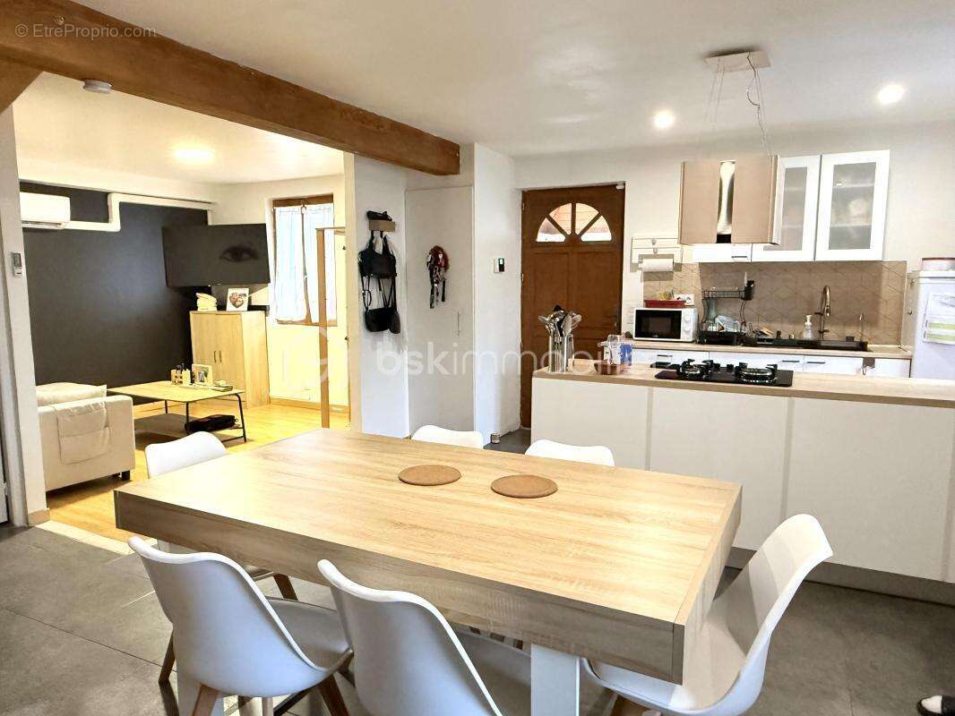 Maison à VILLENEUVE-LES-SABLONS