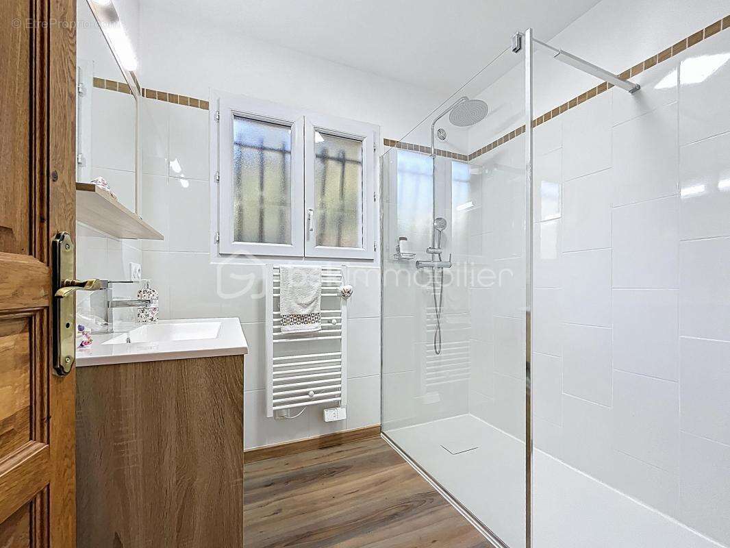 Maison à SAINT-HIPPOLYTE-DE-MONTAIGU