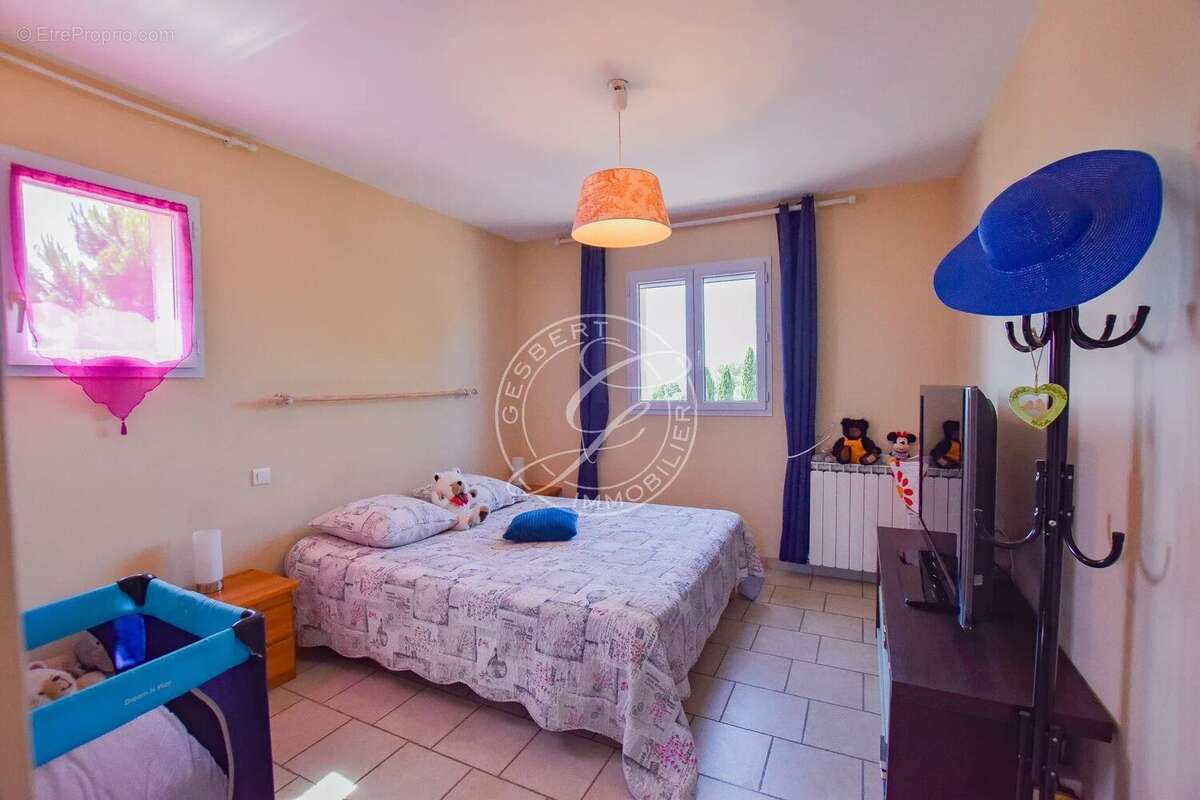 A vendre flayosc - maison a pied au village 3 chambres avec piscine et garage au calme absolu - photo 20