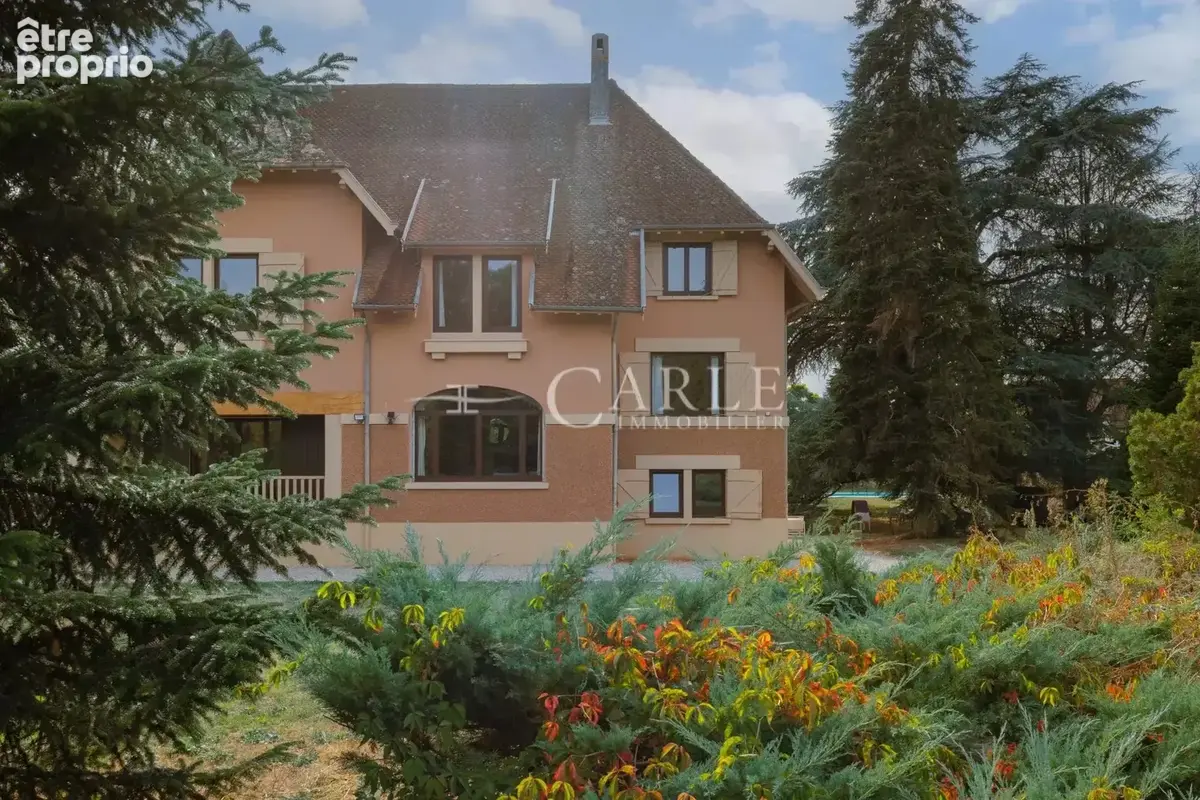 Manoir au coeur d'un parc arboré à Saint Jean de Niost - photo 2