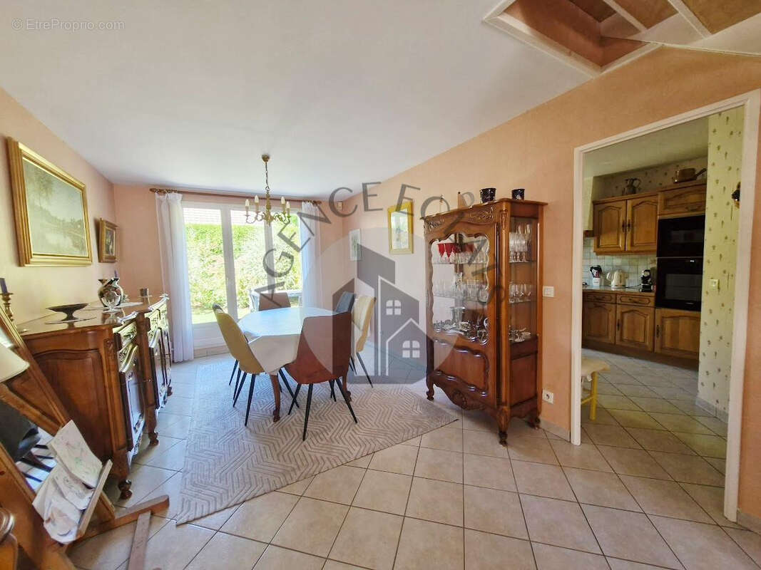 Maison à MONTEVRAIN