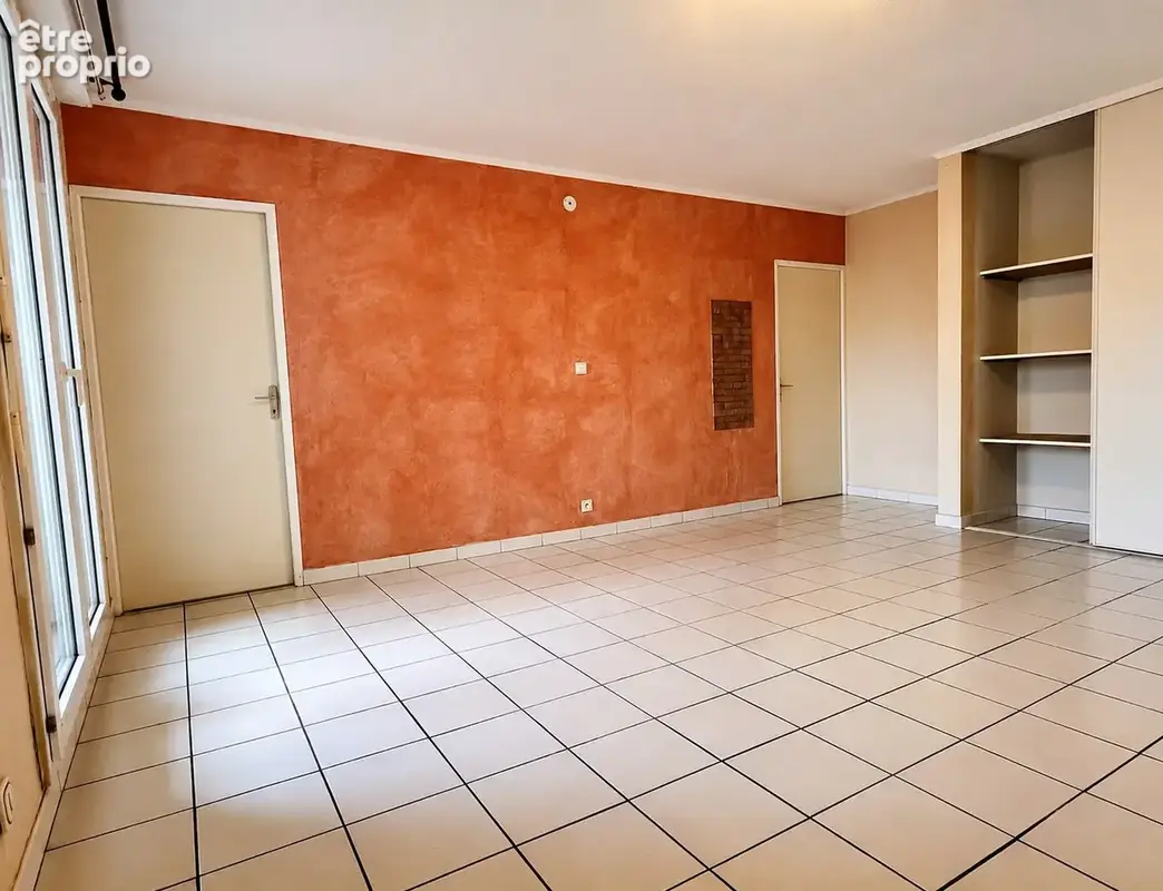 Exclusivité ! Spacieux T3 avec terrasse et parking. - photo 2