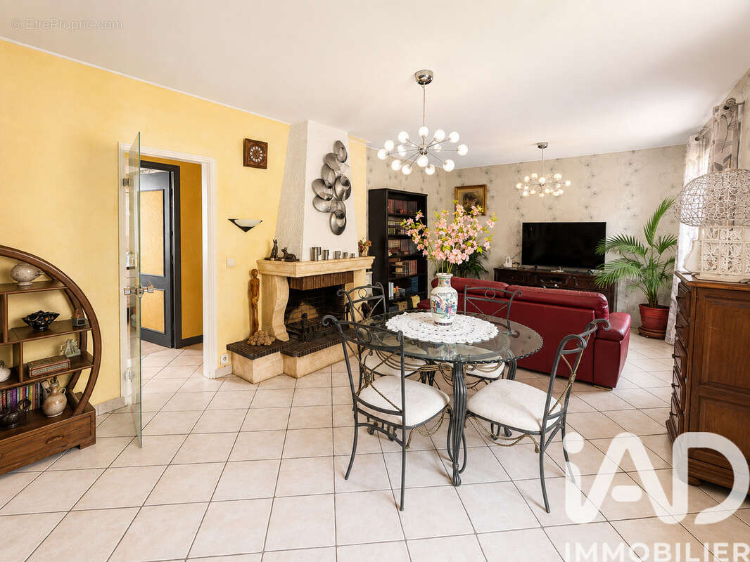 Maison 120 m² à Sainte-Genevieve-Des-Bois  - photo 4