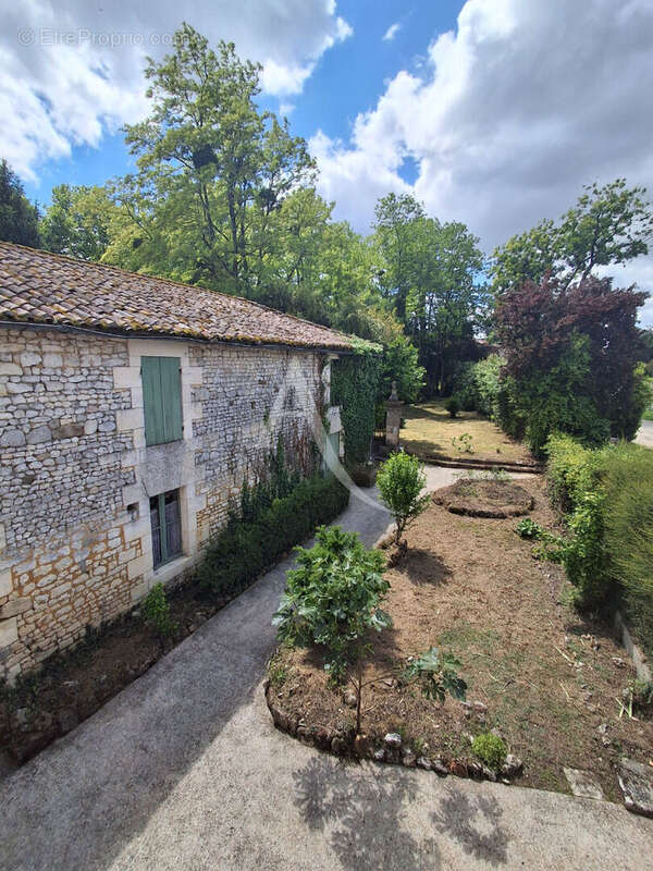 Maison à JONZAC