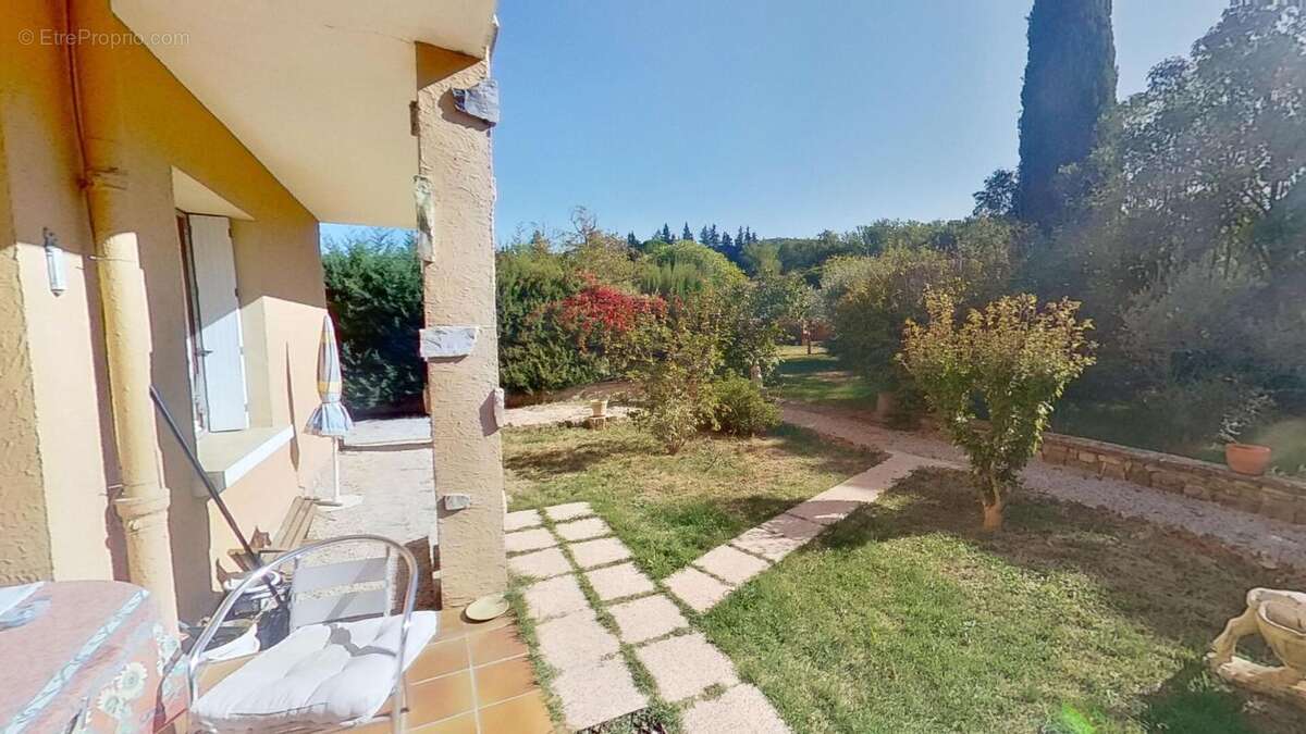 Maison de caractère Brignoles 8 pièces 216 m2 - photo 2