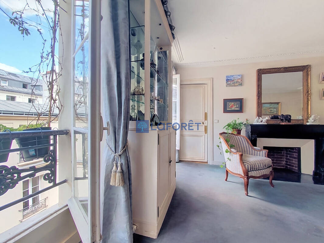 Appartement à PARIS-2E
