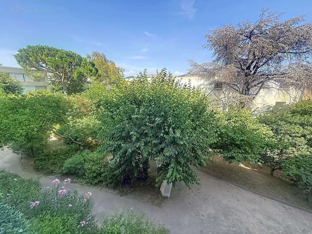 Cannes tassigny : residence seniors grand 2 pieces refait neuf - photo 12
