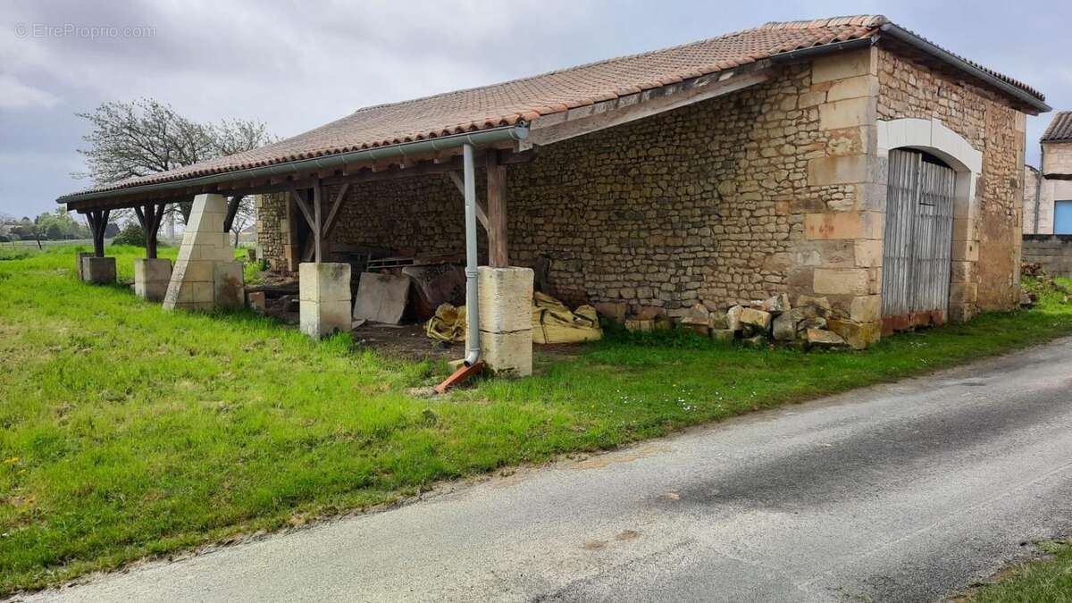 Charentaise rénovée, dépendances et piscine - photo 16