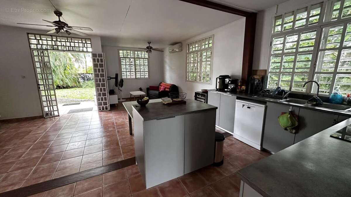 Maison à REMIRE-MONTJOLY