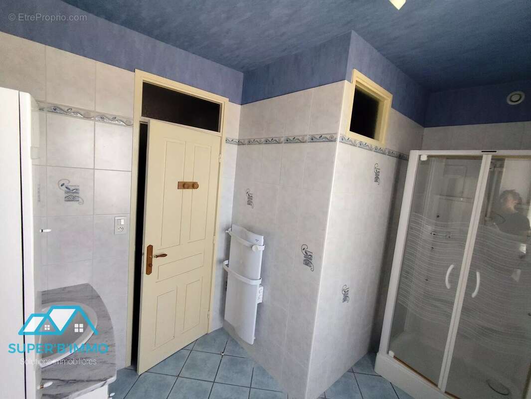 Maison de maitre avec dépendances et terrain - photo 9