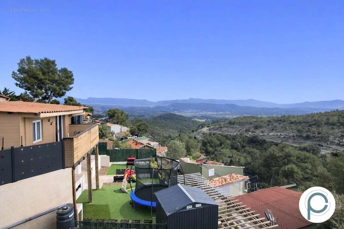 Maison à LE CASTELLET