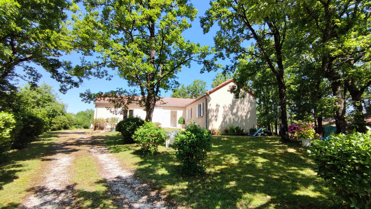 Maison à MONTAIGU-DE-QUERCY